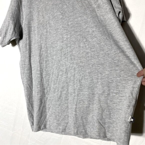 5/$25 Ocean Laundry Light Grey Crew Neck T Shirt M - Picture 13 of 16